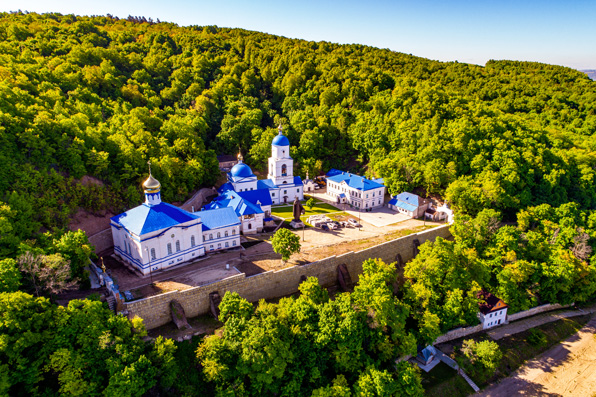 Паломники из Казани совершили поездку в Макарьевский монастырь