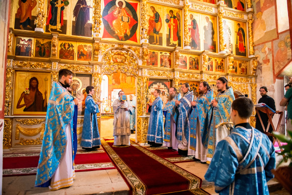 В день памяти святителя Германа Казанского епископ Иннокентий совершил Литургию в Свияжском монастыре