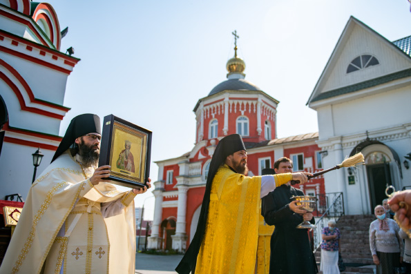 В день памяти равноапостольного князя Владимира в Кизическом монастыре отметили престольный праздник надвратного храма