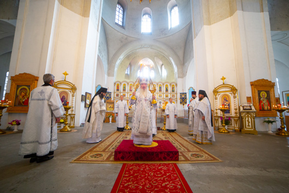 В Неделю 11-ю по Пятидесятнице митрополит Феофан совершил Литургию на Троицком архиерейском подворье в Лаишево