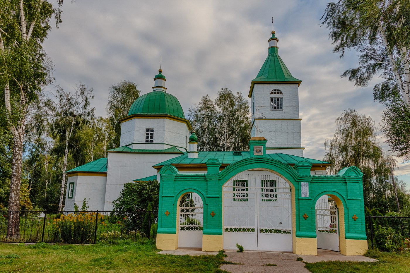 Церкви татарстана. Церковь Рождества Иоанна Предтечи в Костенеево. Село Костенеево Елабужский район. Церковь село Костенеево. Елабуга Костенеево.