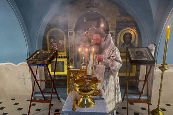 В Крещенский сочельник митрополит Кирилл совершил Литургию в Казанско-Богородицком монастыре