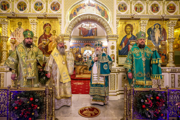 Глава Татарстанской митрополии совершил Литургию в Преображенском соборе города Сургута