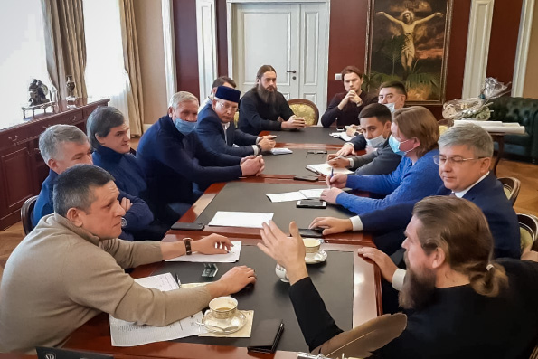 В Духосошественском храме Казани состоялось первое заседание оргкомитета по подготовке хоккейного турнира