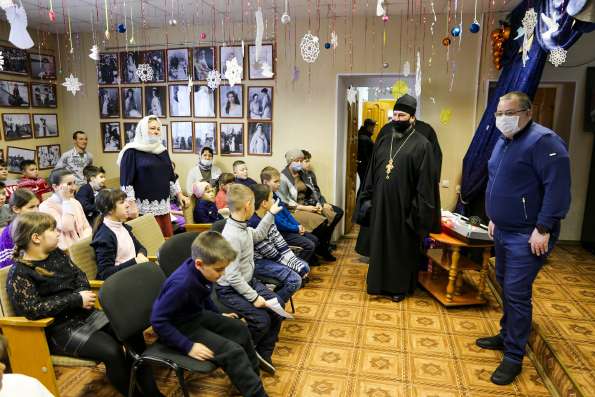 Глава Алексеевского района РТ поздравил воскресную школу поселка Алексеевское с 25-летием
