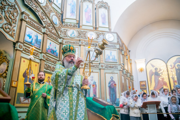 Митрополит Кирилл возглавил престольный праздник в казанском храме преподобного Серафима Саровского