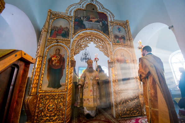 В Неделю пред Богоявлением митрополит Кирилл совершил Литургию в Седмиезерном монастыре