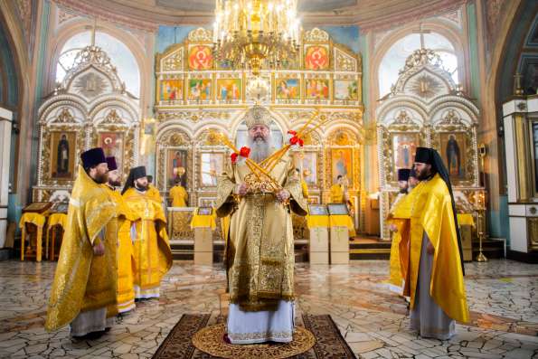 Митрополит Кирилл совершил Литургию в Покровском соборе города Елабуги