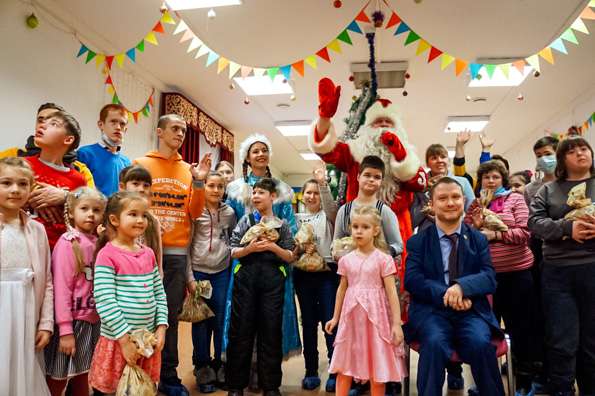 Казанский приход организовал рождественский праздник для детей с ограниченными возможностями здоровья