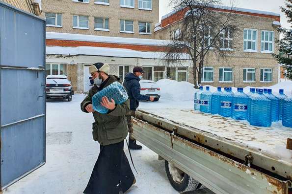 Православные волонтеры Чистополя оказывают помощь инфекционному госпиталю