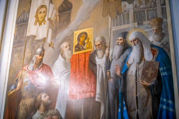 4 ноября — празднование Казанской иконе Божией Матери (в память избавления Москвы и России от поляков в 1612 года)