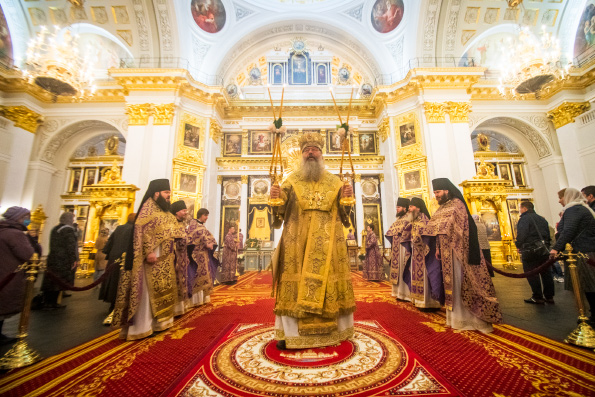 В Неделю 15-ю по Пятидесятнице митрополит Кирилл совершил Литургию в Казанском соборе столицы Татарстана