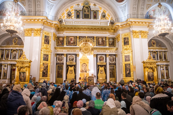 По благословению Святейшего Патриарха Кирилла в Казань принесена чудотворная Феодоровская икона Пресвятой Богородицы