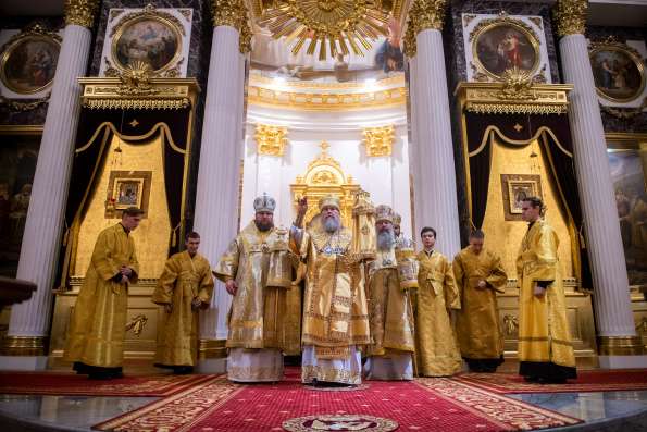 В канун праздника Собора Казанских святых архипастыри Русской Церкви совершили всенощное бдение в воссозданном соборе Казанской иконы Божией Матери