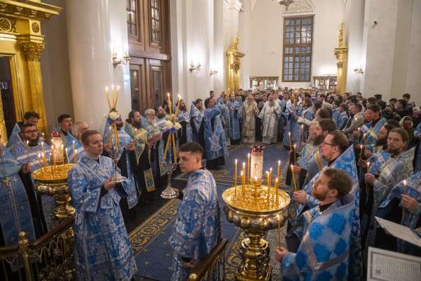 В канун празднования Казанской иконе Богородицы на месте обретения святыни совершено торжественное всенощное бдение