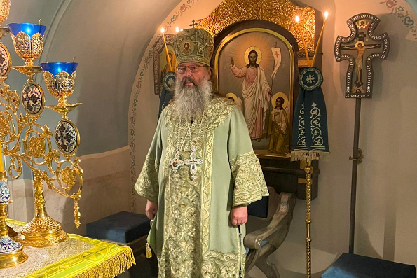 В день памяти преподобного Гавриила Седмиезерного митрополит Кирилл совершил Литургию в Пещерном храме Казанского собора