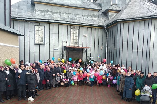 1000 дней совершает молитвенное стояние община Украинской Православной Церкви села Михальча