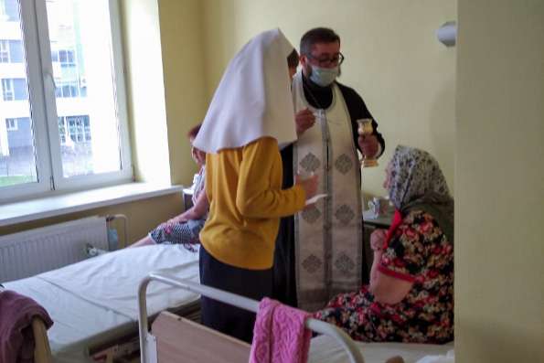 Духовенство и миряне Казанской епархии несут служение в казанских больницах