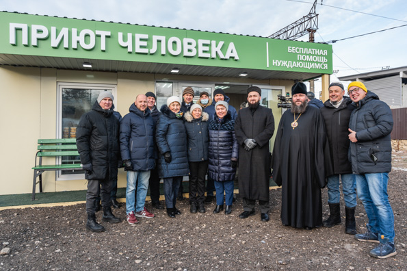 Епископ Елабужский Иннокентий принял участие в открытии пункта бесплатного горячего питания для нуждающихся в Казани