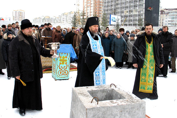 Архиепископ Анастасий совершил освящение места под строительство храма в честь Александра Невского в городе Казани
