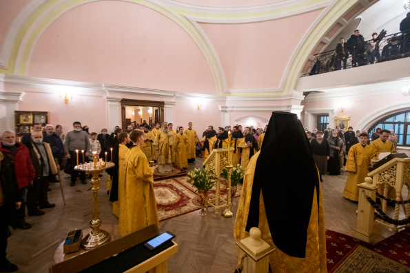 В канун Недели о блудном сыне митрополит Кирилл совершил всенощное бдение в Казанско-Богородицком монастыре