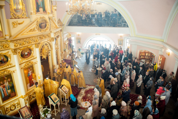 В Неделю о Страшном Суде митрополит Кирилл совершил Литургию в Казанско-Богородицком монастыре
