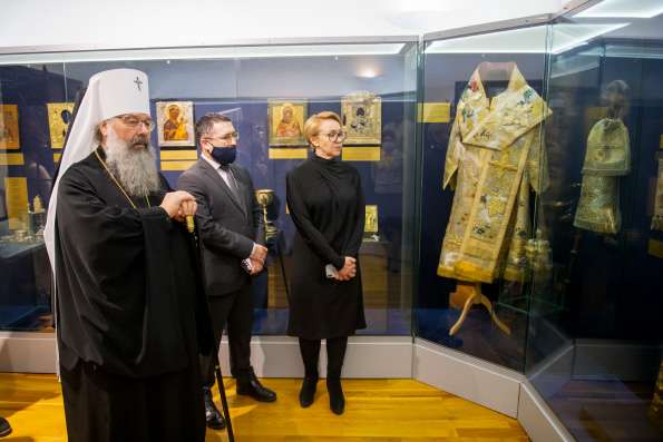 Глава Татарстанской митрополии посетил открытие выставки «Православная ризница»