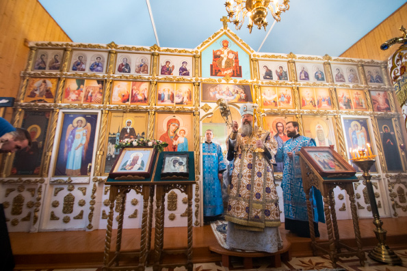 Митрополит Кирилл возглавил престольный праздник в Свято-Тихоновском храме Казани