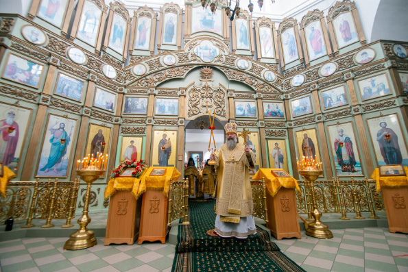 В день памяти святителя Серафима (Соболева) митрополит Кирилл совершил Литургию в храме преподобного Серафима Саровского