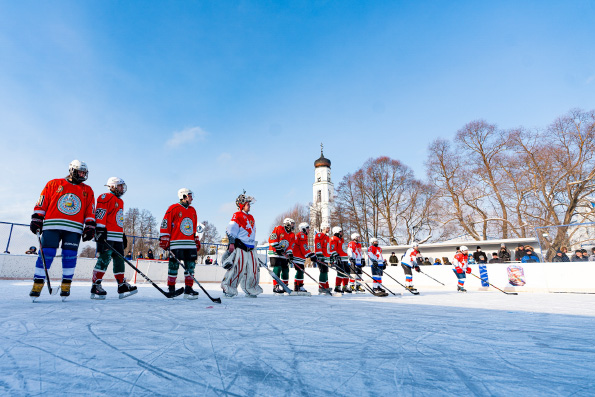 На льду Раифского озера состоялся дружеский матч по хоккею с участием духовенства