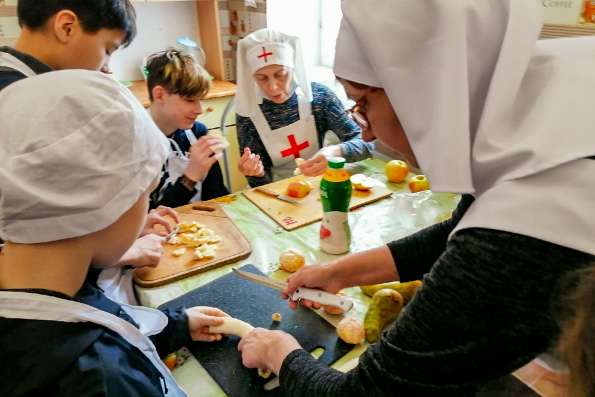 Елабужское сестричество милосердия организовало кулинарный мастер-класс для воспитанников детского дома
