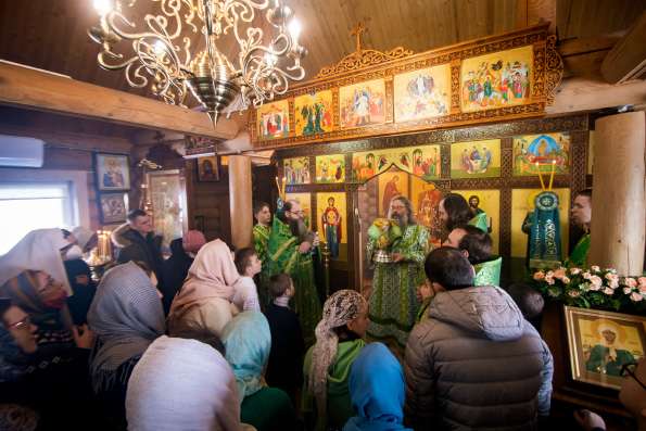 Митрополит Кирилл возглавил престольный праздник в казанском храме блаженной Матроны Московской