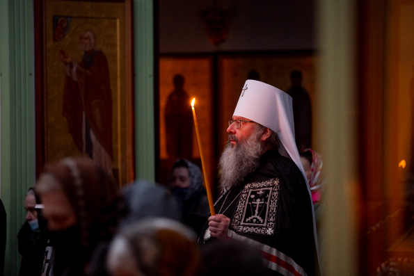Во вторник первой седмицы Великого поста митрополит Кирилл совершил повечерие в Серафимовском храме Казани