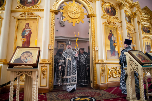Митрополит Кирилл совершил Литургию Преждеосвящённых Даров в Богородицком монастыре столицы Татарстана