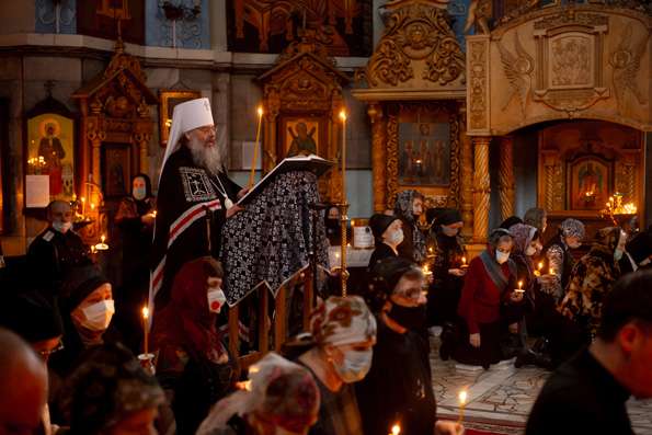 В четверг первой седмицы Великого поста митрополит Кирилл совершил повечерие в Набережных Челнах