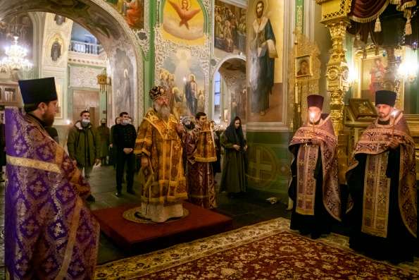В канун Недели Торжества Православия митрополит Кирилл совершил всенощное бдение в Благовещенском соборе