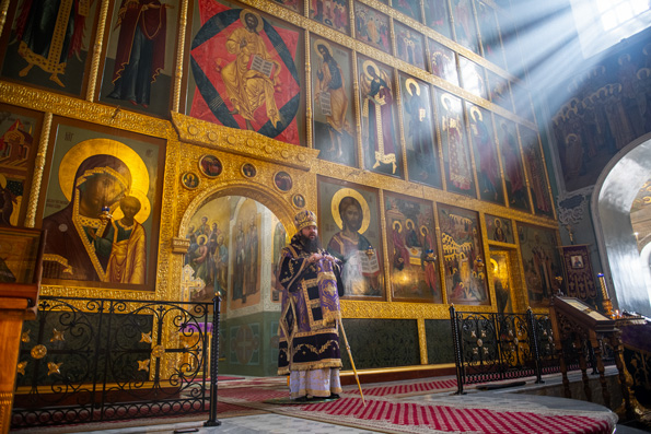 В Неделю святителя Григория Паламы епископ Иннокентий совершил Литургию в Благовещенском соборе Казани