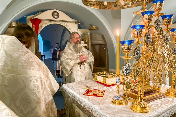 В родительскую субботу митрополит Кирилл совершил Литургию в Богородицком монастыре Казани