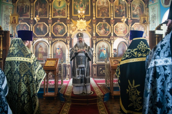 В Великий понедельник митрополит Кирилл совершил Литургию в Борисоглебском храме Казани