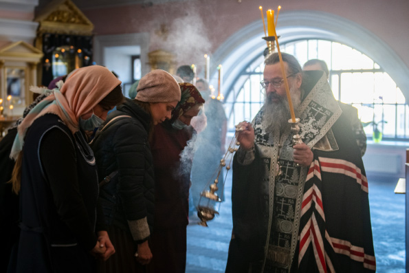 Митрополит Кирилл совершил утреню Великого вторника в Богородицком монастыре Казани