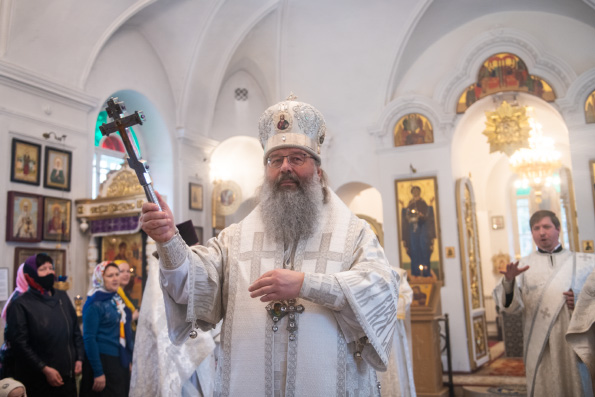 Митрополит Кирилл возглавил престольный праздник в храме святителя Варсонофия Казанского