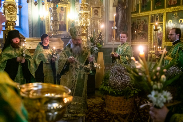 В канун Недели ваий митрополит Кирилл совершил всенощное бдение в Благовещенском соборе Казани