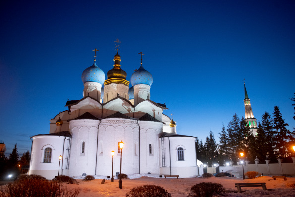 В канун праздника Благовещения митрополит Кирилл совершил всенощное бдение в Благовещенском соборе Казанского кремля
