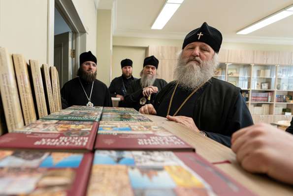 Митрополит Ханты-Мансийский Павел и епископ Рыбинский Вениамин посетили казанскую православную гимназию