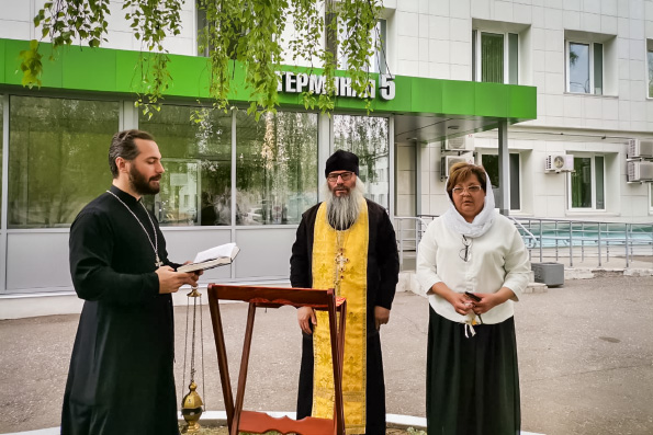 Священники Казанской епархии дежурят в больнице, куда были доставлены пострадавшие при нападении на школу