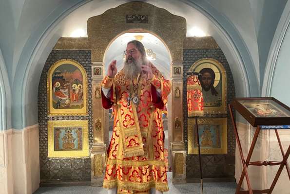 В Неделю вторую по Пасхе митрополит Кирилл совершил Литургию в Пещерном храме Казанско-Богородицкого монастыря