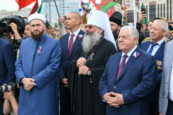 Митрополит Кирилл посетил открытие памятника воинам-интернационалистам в столице Татарстана
