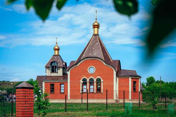 В селе Мордовская Кармалка освятили новопостроенный храм Архангела Михаила