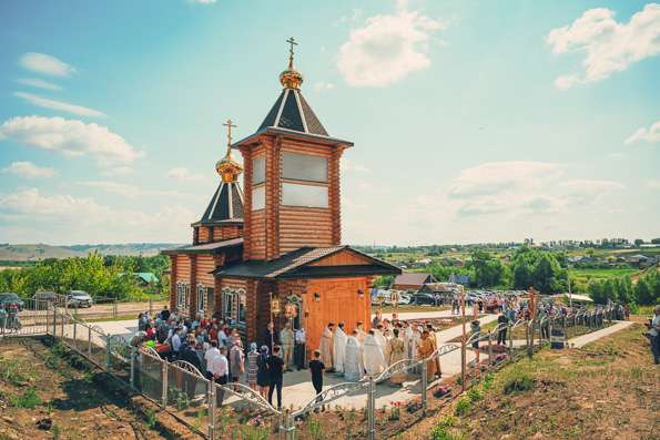 В селе Савалеево освятили храм в честь Сошествия Святого Духа