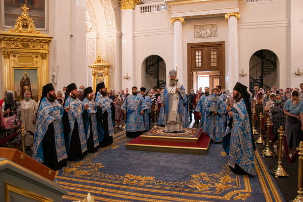 В канун Недели 5-й по Пятидесятнице митрополит Кирилл совершил всенощное бдение в Казанском соборе
